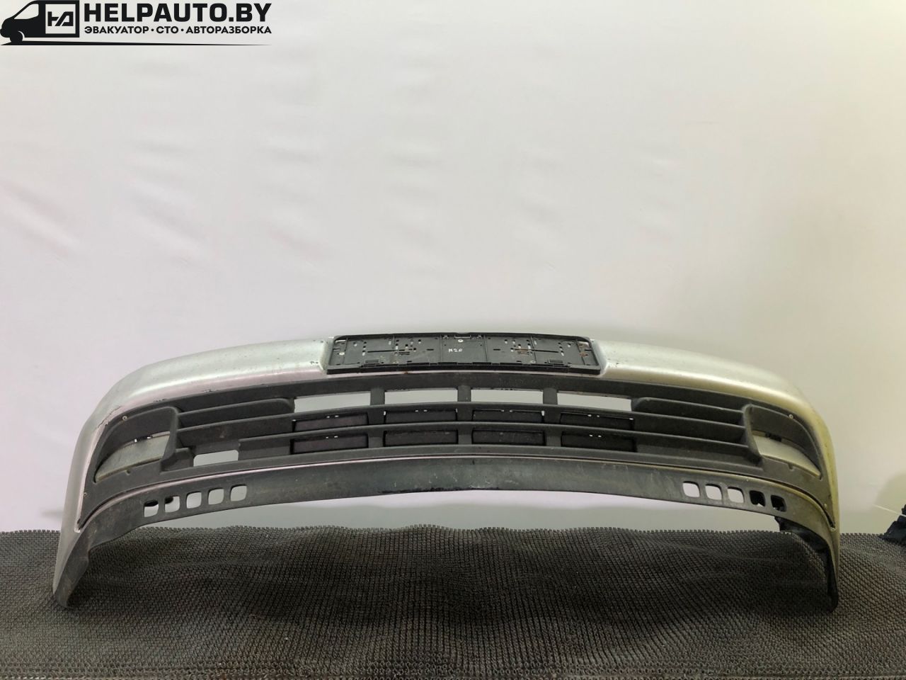 бампер передний Ford Mondeo 1 поколение 1996, 2.0 л., бензин, МКПП, серебристый, седан, передний привод - фото №1