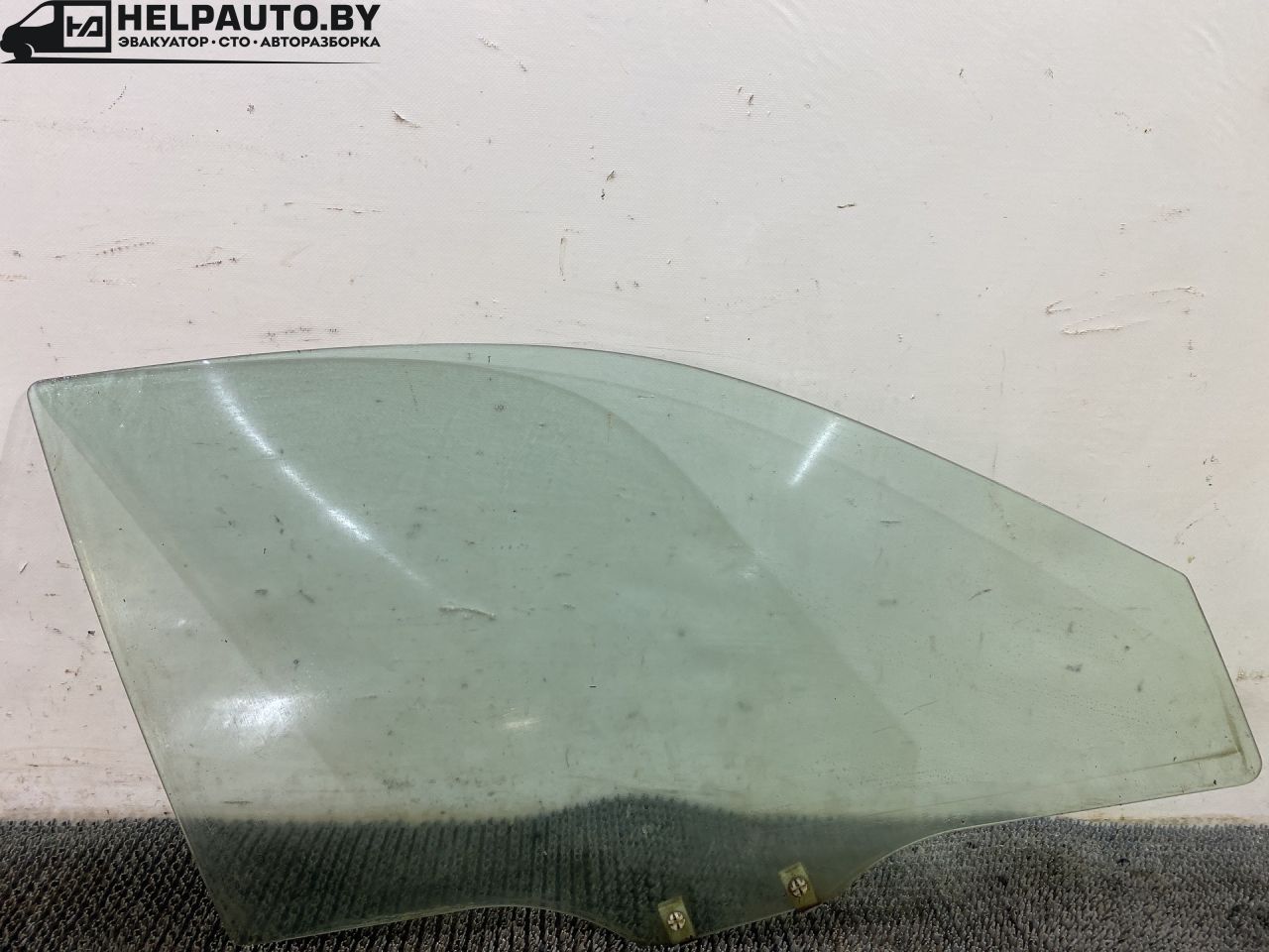 стекло двери передней правой Mazda 626 GF 1997, 2.0 л., дизель, МКПП, зелёный, седан, передний привод - фото №1