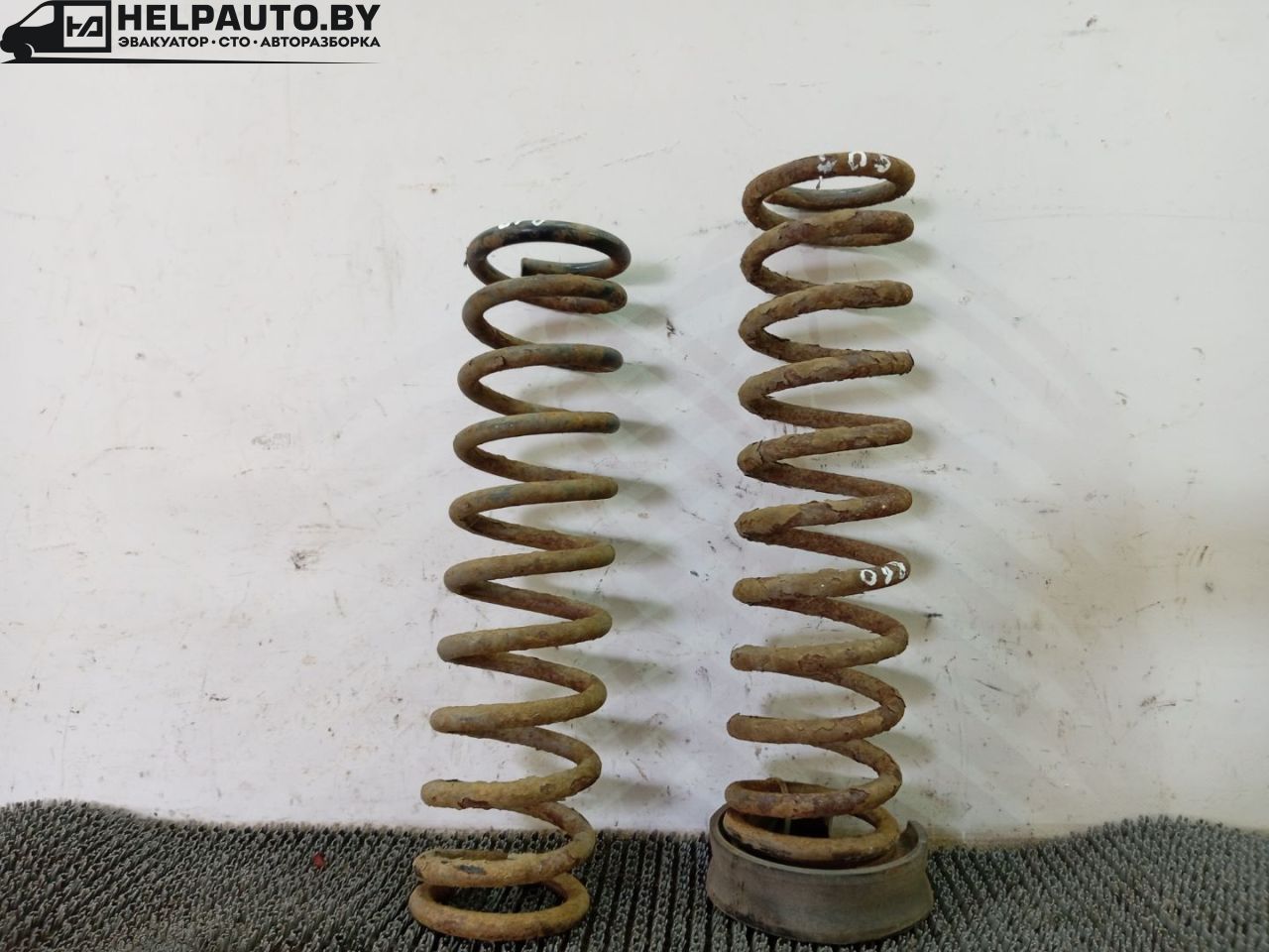 пружина задняя Audi 80 B3 89/B3 1991, 1.8 л., бензин, МКПП, серебристый, седан, передний привод - фото №1