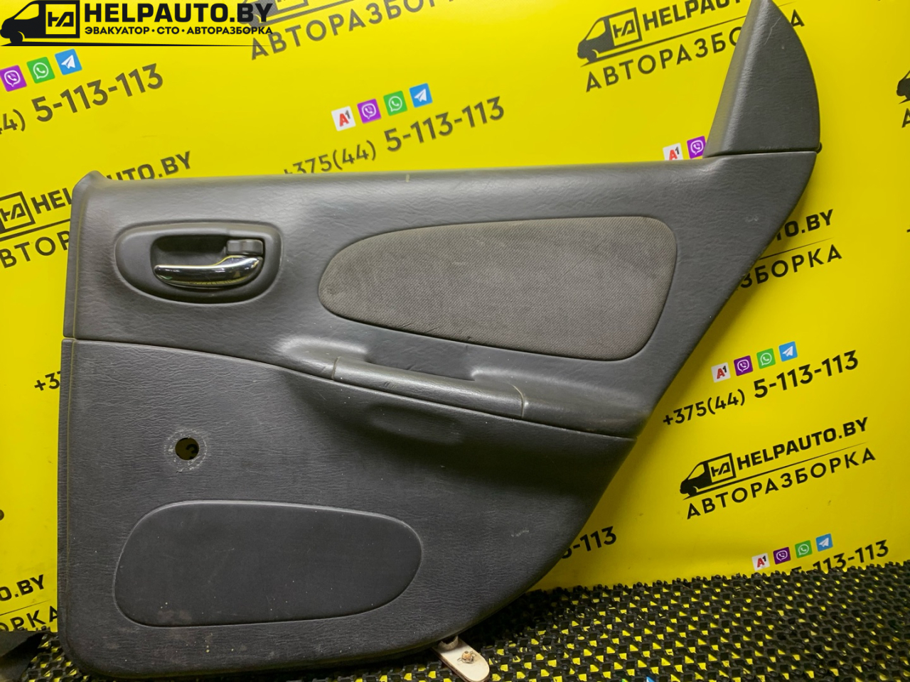 обшивка двери задняя правая Dodge Neon 2 поколение 2000, 2.0 л., ECH, бензин, АКПП, белый - фото №1