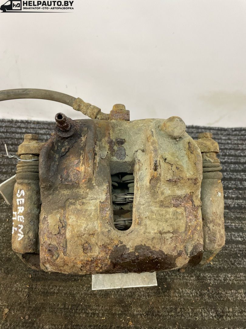 суппорт передний левый Nissan Serena C23 1992, 2.0 л., дизель, МКПП, серебро, минивэн, передний привод - фото №1