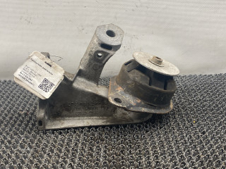 кронштейн двигателя Audi 100 С3 1986, 1.8 л., бензин, МКПП, белый, универсал, передний привод