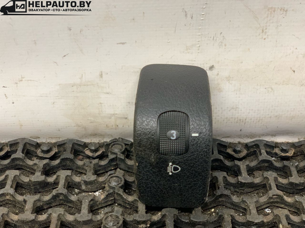 кнопка корректора фар Lancia Lybra 1 поколение 839 2000, 1.8 л., i, 839 A9.000, бензин, МКПП, синий, универсал, передний привод - фото №1