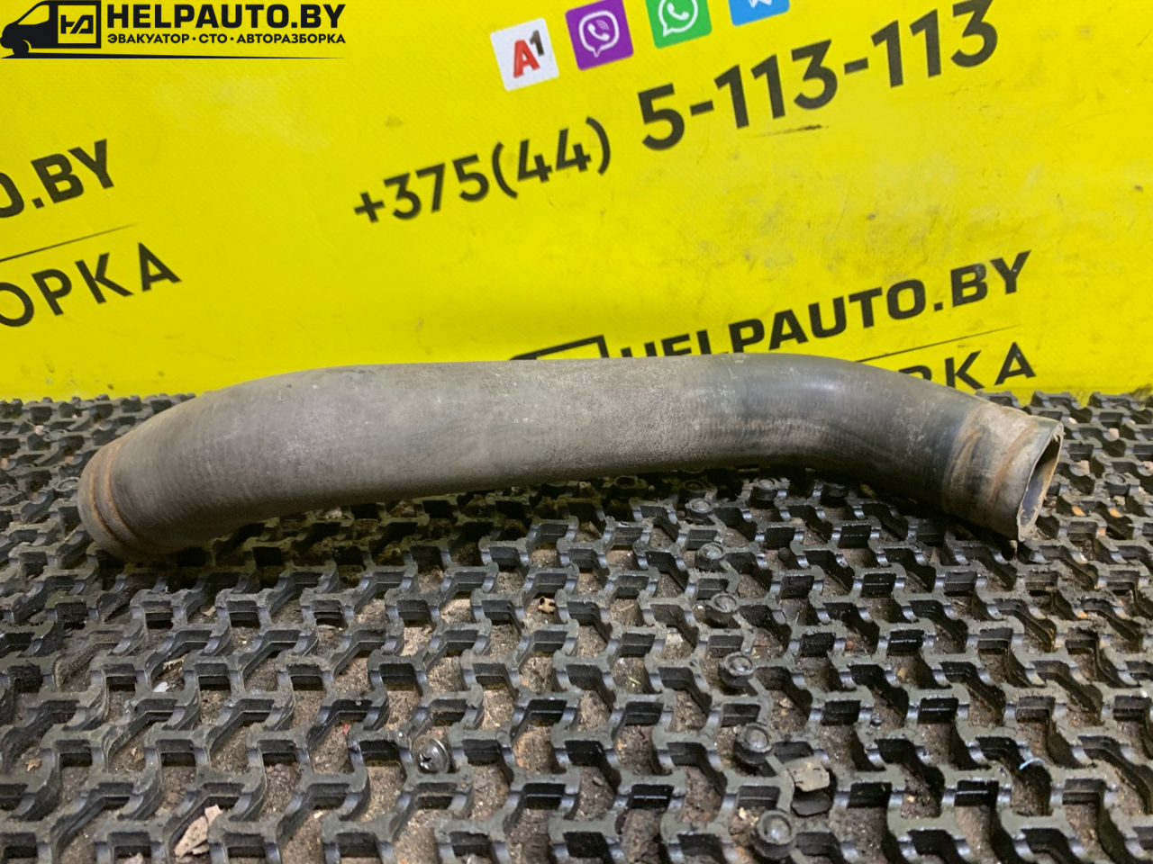 патрубок радиатора Volkswagen Passat B3 1993, 1.9 л., AAZ, дизель, 5МКПП, черный, универсал, передний привод - фото №1