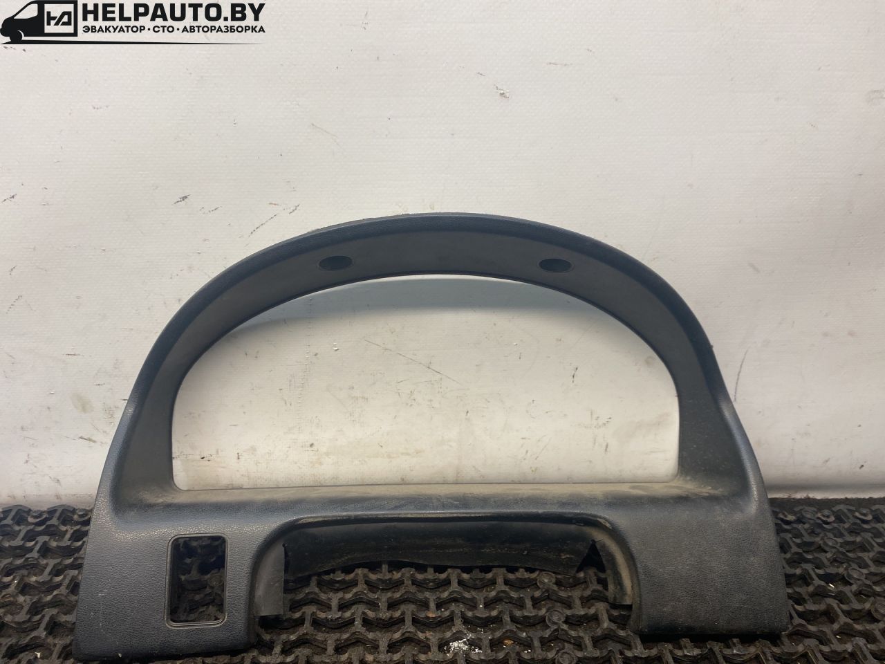 рамка панели приборов Mazda 626 GF 1997, 2.0 л., дизель, МКПП, зелёный, седан, передний привод - фото №1