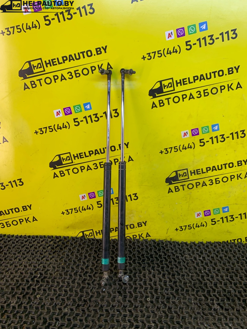 амортизатор крышки багажника (3-5 двери) Mitsubishi Lancer 7 поколение 1997, 1.6 л., 4G92 (DOHC 16V), бензин, МКПП, синий, универсал, передний привод - фото №1