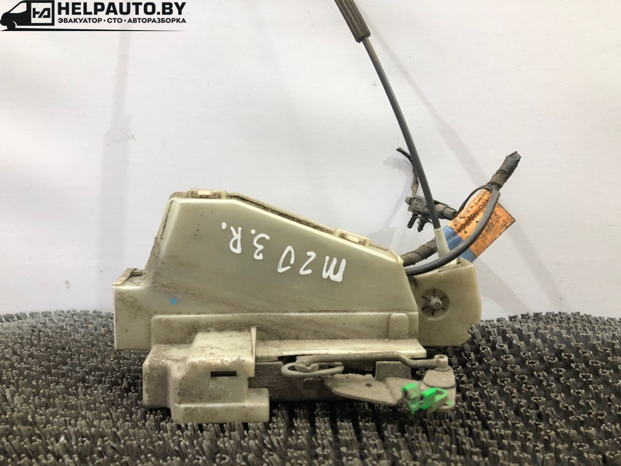 замок двери задней правой Ford Mondeo 1 поколение 1996, 2.0 л., бензин, МКПП, серебристый, седан, передний привод - фото №1