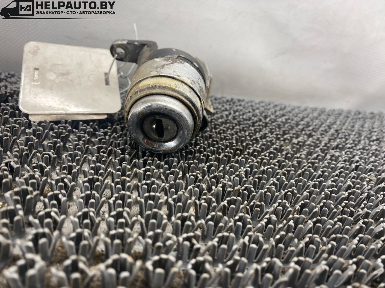 кнопка открытия багажника Audi 80 B3 1990, 1.8 л., седан - фото №1