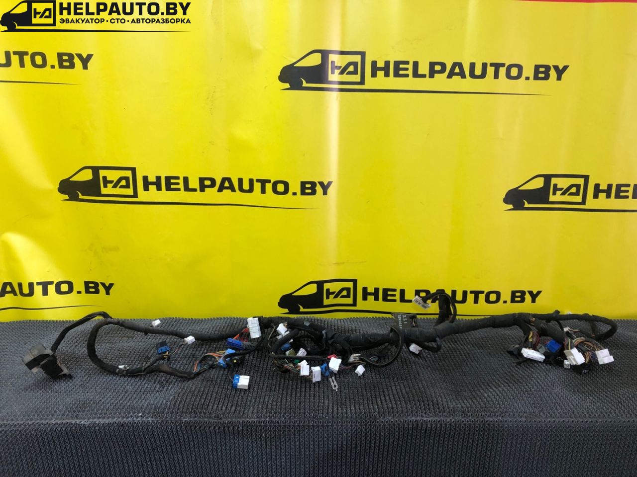 проводка торпеды Kia Sorento 1 поколение 2005, 2.4 л., G4JS, бензин, МКПП, красный, внедорожник 5 дв., полный подключаемый привод - фото №1