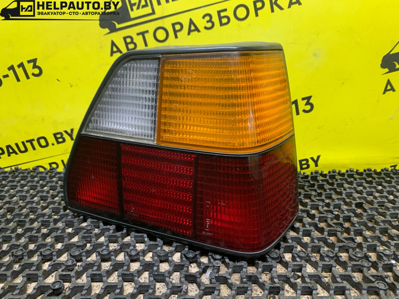 фонарь задний правый Volkswagen Golf 2 поколение 1990, 1.6 л., дизель, МКПП, черный, хетчбэк 3 дв., передний привод - фото №1