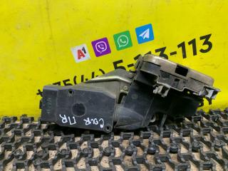 замок двери передней правой Mitsubishi Carisma 1 поколение (1995 - 1999), 1.8 л., 4G93 (GDI), бензин, МКПП, серебро, хетчбэк 5 дв., передний привод