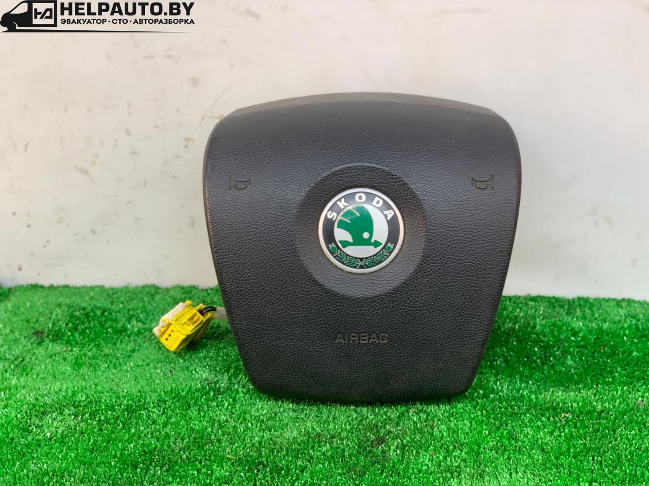 подушка безопасности водителя Skoda Octavia 2 поколение (A5) 2007, 1.8 л., бензин, МКПП, красный, хетчбэк 5 дв. - фото №1