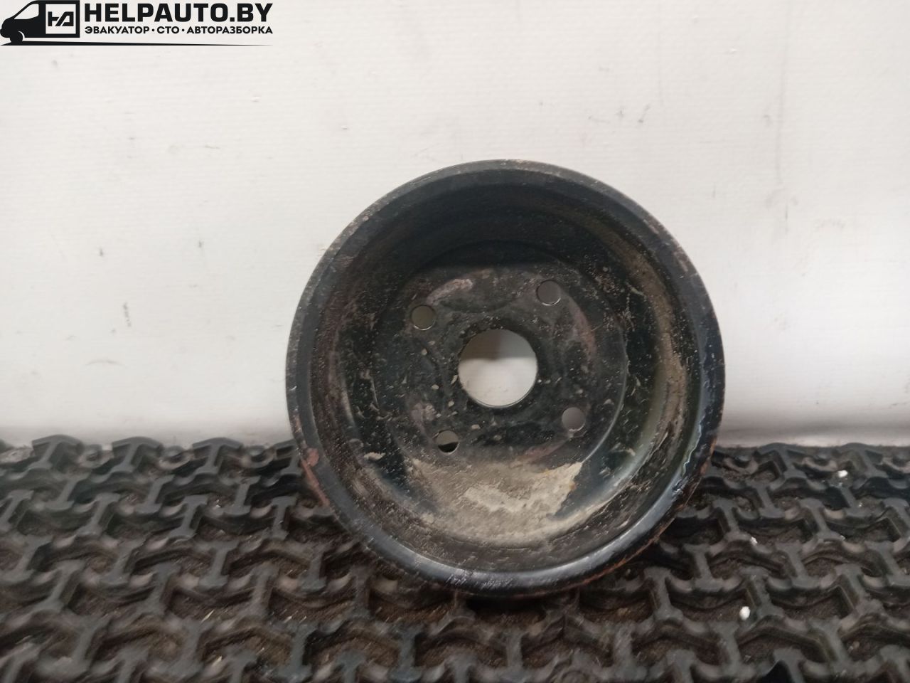шкив помпы Kia Sorento 1 поколение 2005, 2.5 л., CRDi, D4CB, дизель, МКПП, черный, внедорожник 5 дв., полный подключаемый привод - фото №1