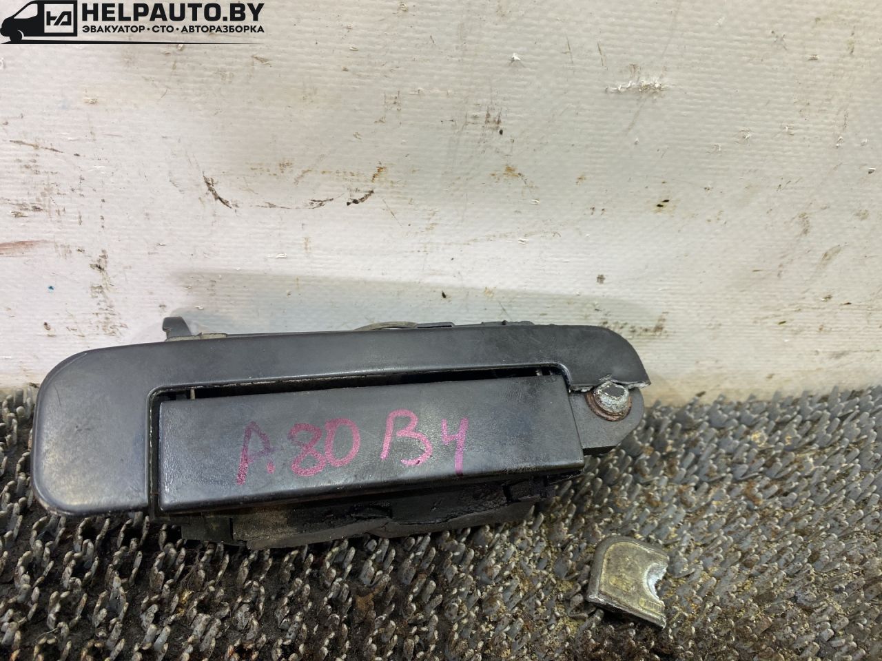 ручка наружная Audi 80 8C/B4 1994, 2.0 л., бензин, МКПП, зеленый, седан, передний привод - фото №1