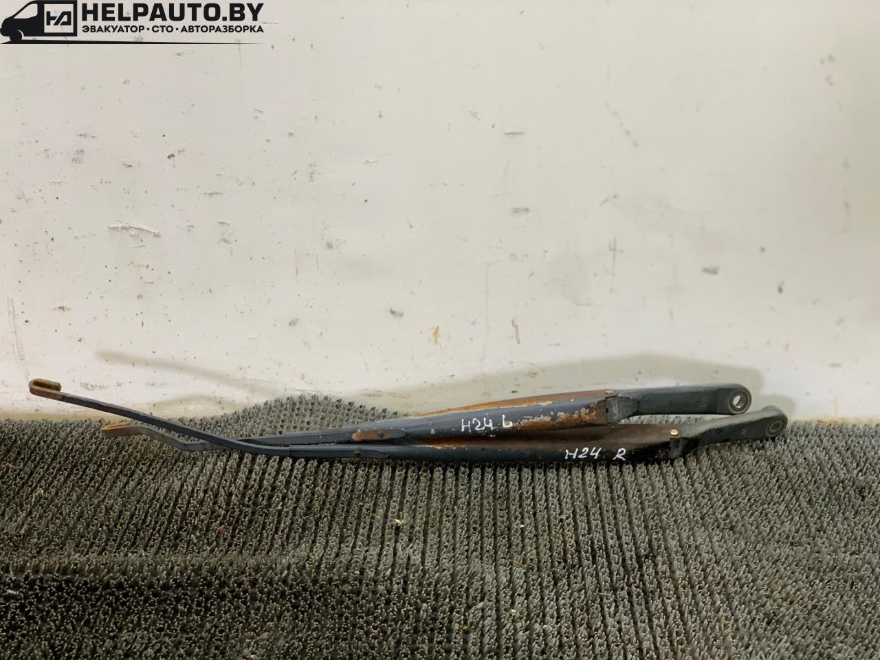 щеткодержатель (поводок стеклоочистителя, дворник) Hyundai Santa Fe 1 поколение (SM) 2001, 2.4 л., бензин, МКПП, черный, внедорожник 5 дв., передний привод - фото №1