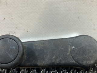 ручка стеклоподъемника задней Audi 80 B3 89/B3 1987, 1.8 л., бензин, МКПП, серый, седан, передний привод, 443837581D