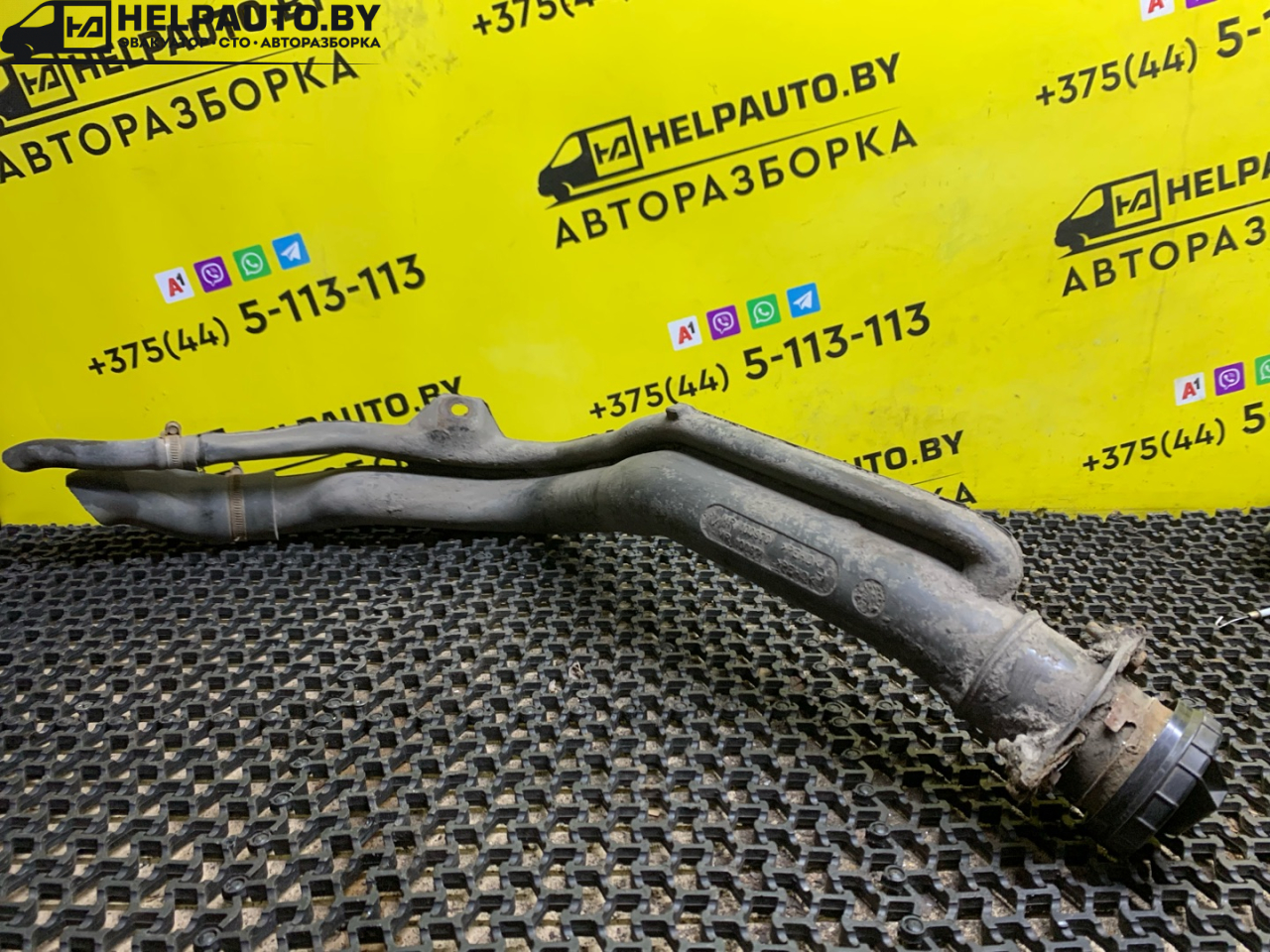 горловина топливного бака Mitsubishi Carisma 1 поколение (1995 - 1999), 1.8 л., 4G93 (GDI), бензин, МКПП, серебро, хетчбэк 5 дв., передний привод - фото №1
