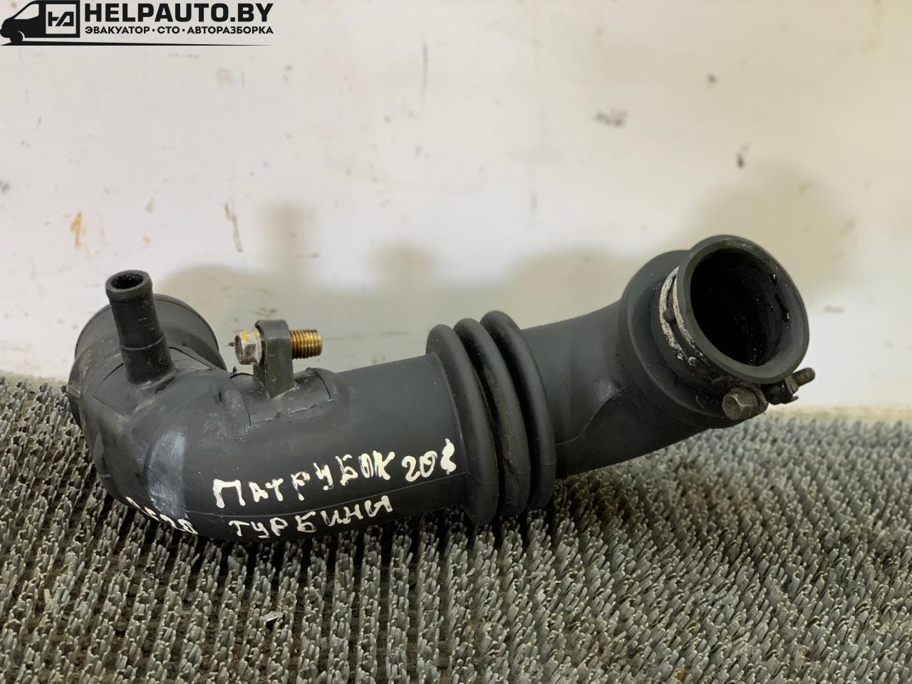 патрубок интеркулера Mazda 626 GF 1997, 2.0 л., дизель, МКПП, седан - фото №1