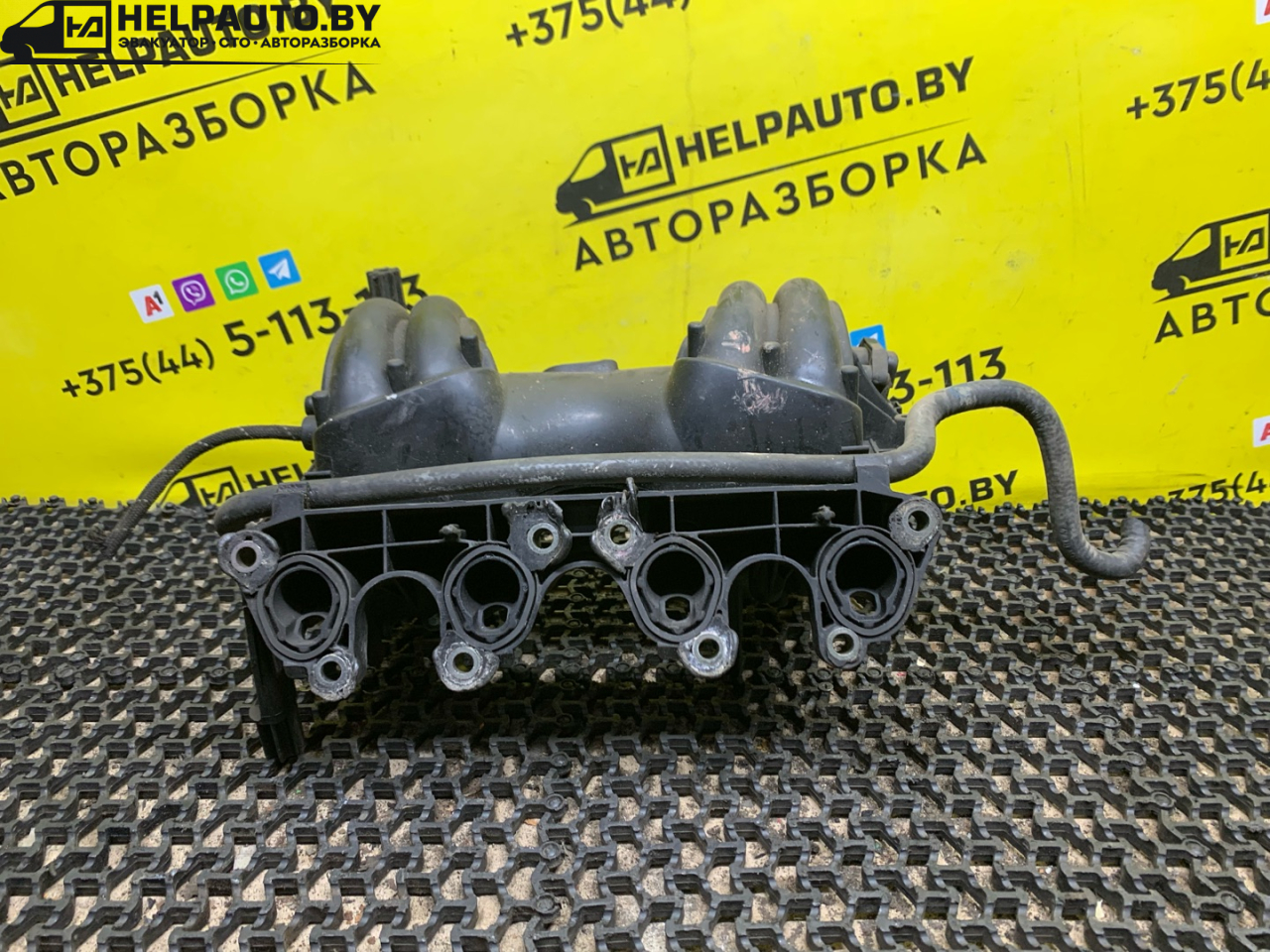 коллектор впускной Volkswagen Polo 3 поколение 1999, 1.0 л., ALL, бензин, 5МКПП, зеленый, хетчбэк 3 дв., передний привод - фото №1