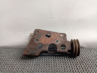 кронштейн (крепление) Mazda 323 6 поколение 1998, 2.0 л., дизель, МКПП, синий, хетчбэк 3 дв.