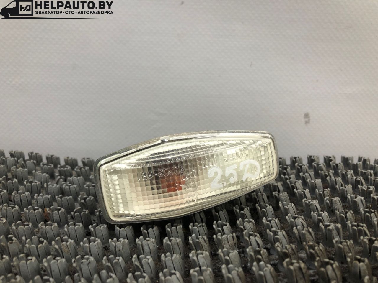 повторитель поворота на крыле Kia Sorento 1 поколение 2005, 2.5 л., дизель, МКПП, серый, полный привод - фото №1