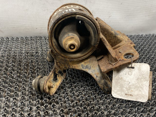 подушка крепления КПП Toyota Corolla 8 поколение (E110) [рестайлинг] 2001, 1.8 л., 1ZZ-FE, бензин, АКПП, серебристый, седан, передний привод, USA