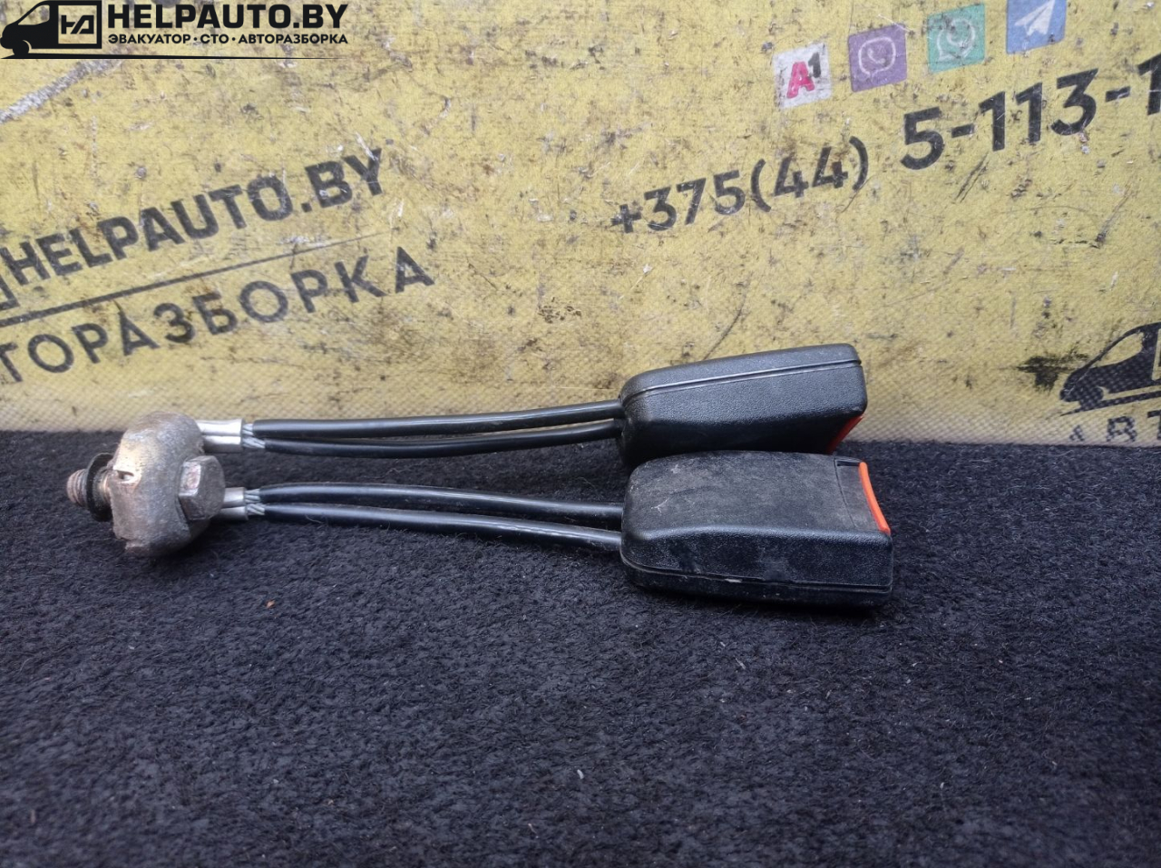 замок ремня безопасности Audi 80 B3 1988, 1.9 л., 1Y, дизель, МКПП, серебро, седан, передний привод - фото №1
