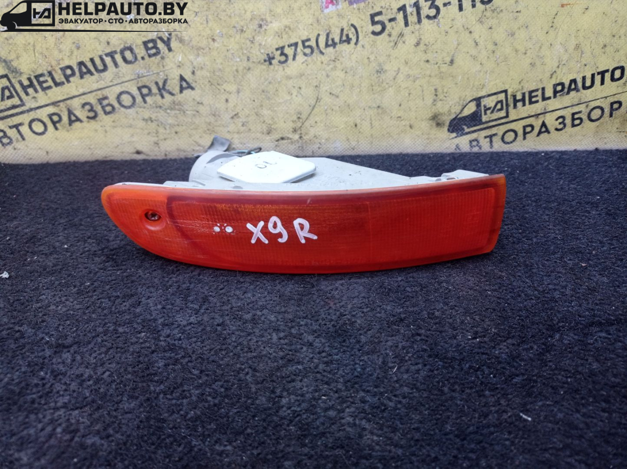 поворотник правый Mazda Xedos 9 1 поколение 1996, 2.5 л., бензин, МКПП, темно синий, седан, передний привод - фото №1