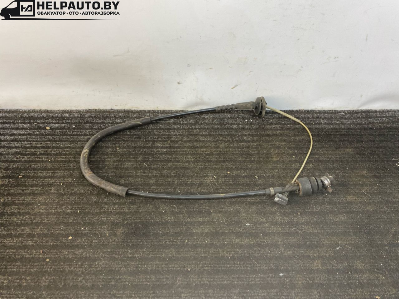 трос газа Audi 80 B3 89/B3 1987, 1.8 л., бензин, МКПП, серый, седан, передний привод - фото №1