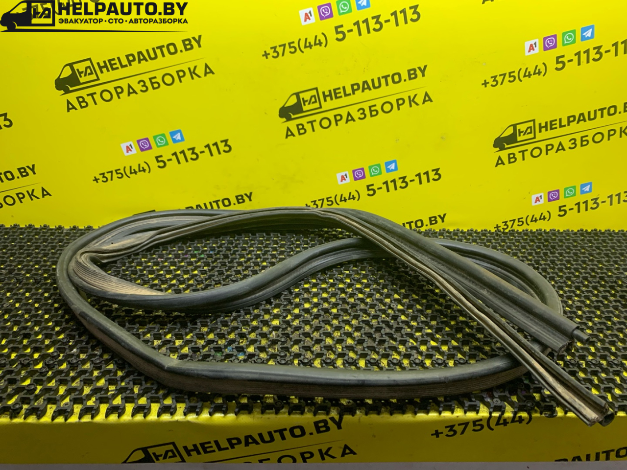 уплотнитель двери Ford Escape 2 поколение R3 2009, 2.3 л., бензин, АКПП, синий, внедорожник 5 дв., передний привод - фото №1