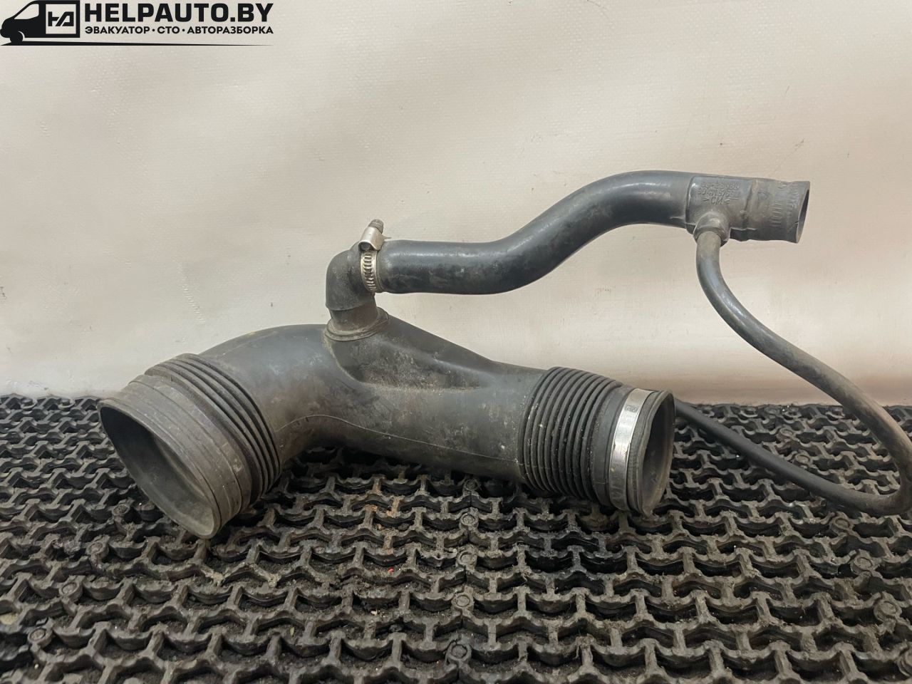 патрубок воздушного фильтра Opel Omega B (1994 - 1999), 2.0 л., X 20 XEV, бензин - фото №1