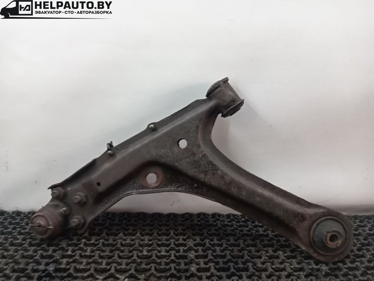 рычаг передний правый Pontiac Sunfire 1 поколение 1999, 2.2 л., бензин, АКПП, черный, передний привод - фото №1