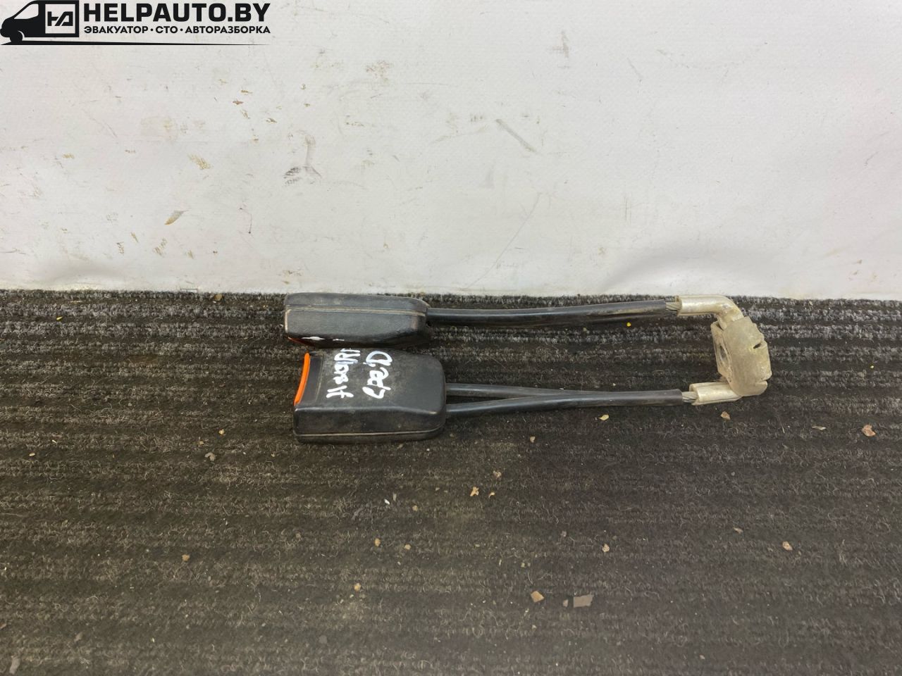 замок ремня безопасности Audi 80 B3 89/B3 1987, 1.8 л., бензин, МКПП, серый, седан, передний привод, 443857739 - фото №1