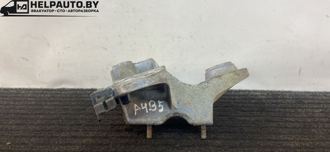кронштейн двигателя Audi A4 B5 1999, 1.8 л., бензин, АКПП, черный, универсал, передний привод - фото №1