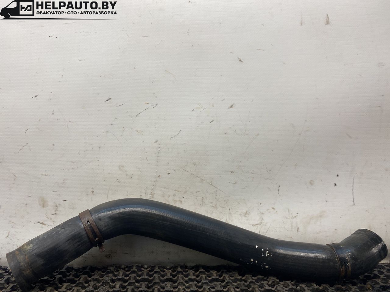 патрубок радиатора Daewoo Nubira J100 1998, 1.6 л., бензин, МКПП, зелёный металлик, хетчбэк 5 дв. - фото №1