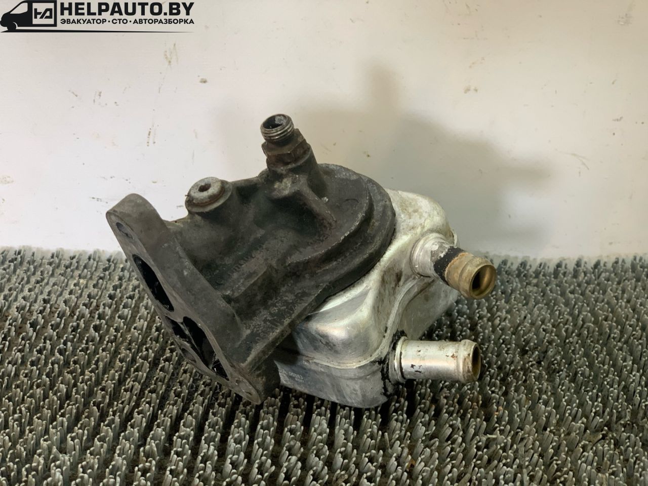 корпус масляного фильтра Audi 80 B3 1988, 1.6 л., дизель, МКПП, седан - фото №1