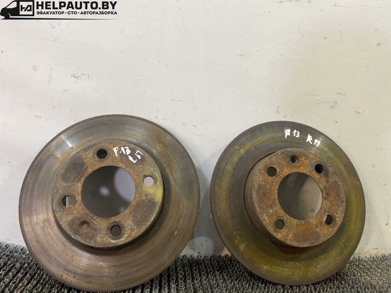 диск тормозной передний Volkswagen Polo 2 поколение 1990, 1.3 л., бензин, МКПП, синий, хетчбэк 3 дв., передний привод - фото №1