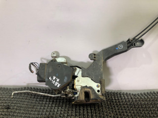 замок двери передней правой Toyota RAV4 2 поколение (XA20) 2002, 2.0 л., дизель, МКПП, серебристый, седан