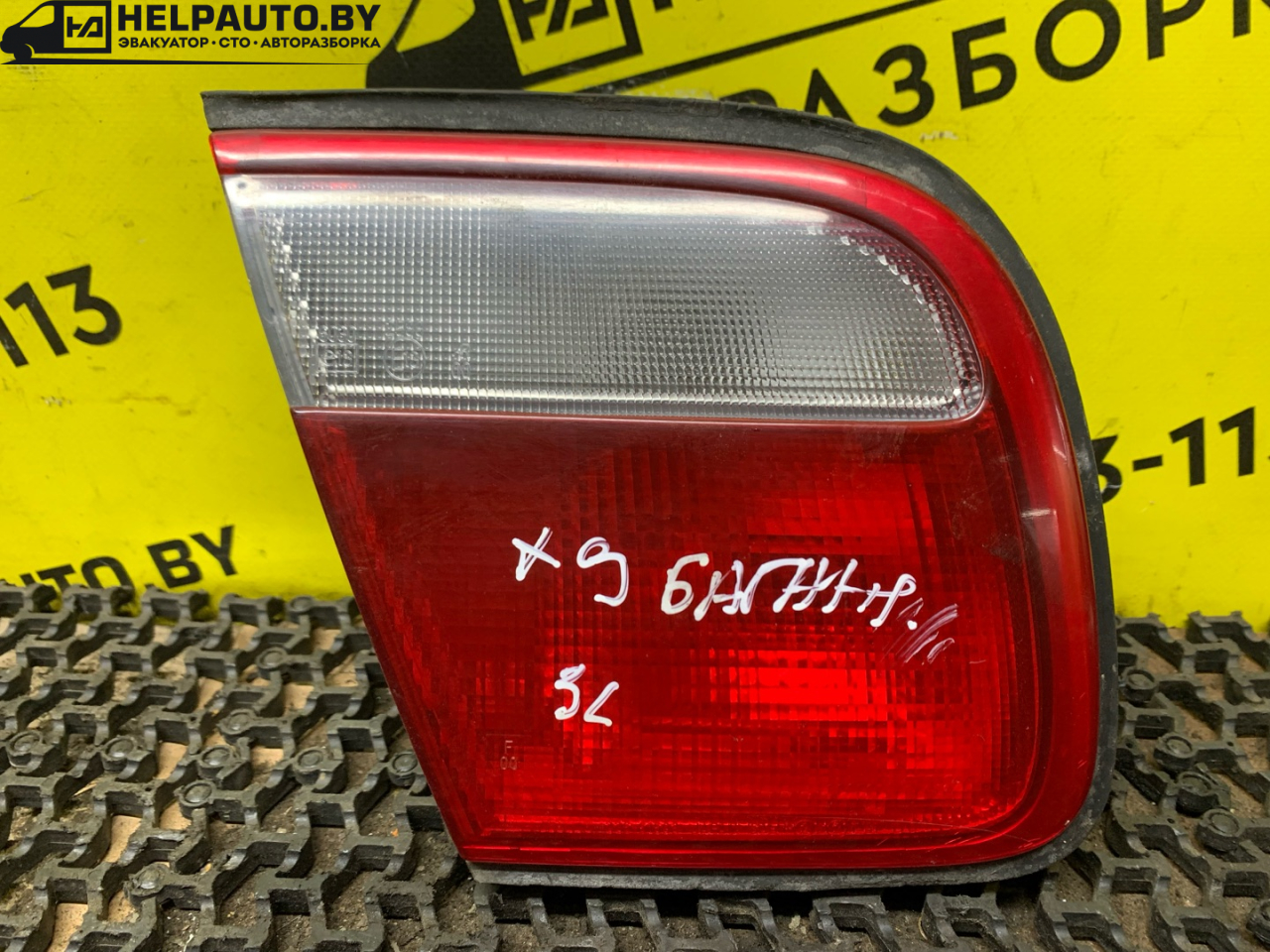 фонарь крышки багажника левый Mazda Xedos 9 1 поколение 1996, 2.5 л., бензин, МКПП, темно синий, седан, передний привод - фото №1