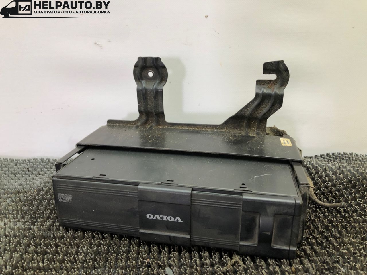CD-чейнджер Volvo S70 1 поколение 2000, 2.5 л., D 5252 T, дизель, МКПП, черный, седан, передний привод - фото №1