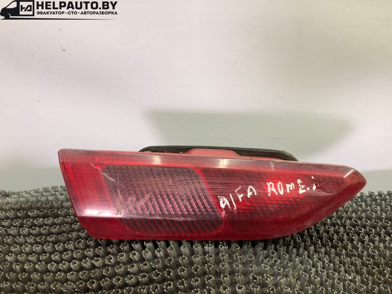 фонарь задний левый Alfa Romeo 146 1 поколение 1997, 1.4 л., бензин, МКПП, красный, хетчбэк 5 дв., передний привод - фото №1