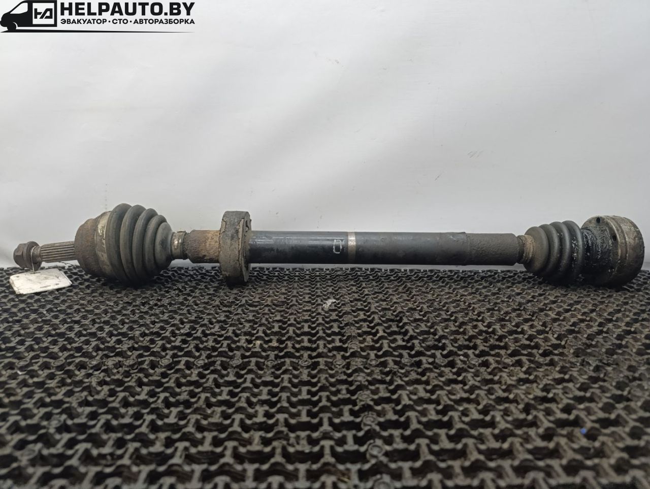 полуось передняя правая (приводной вал, ШРУС) SEAT Ibiza 2 поколение 1998, 1.6 л., ALM, бензин, 5МКПП, синий, хетчбэк 5 дв., передний привод - фото №1