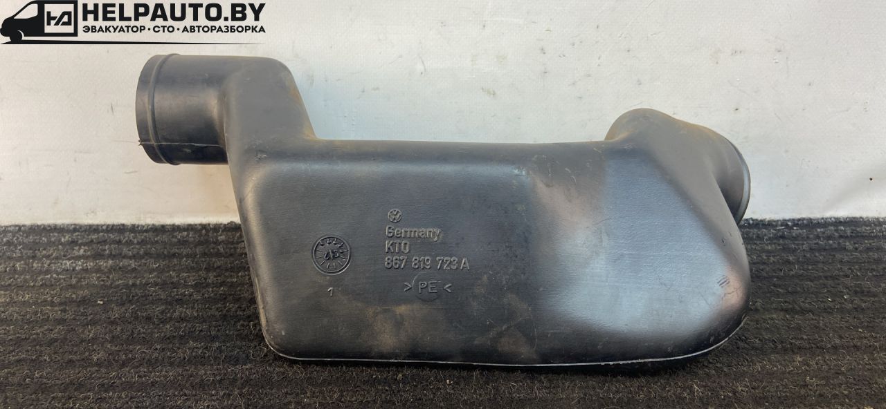 патрубок воздушного фильтра Volkswagen Polo 2 поколение 1990, 1.3 л., бензин, МКПП, синий, хетчбэк 3 дв., передний привод - фото №1