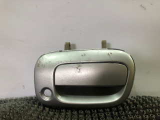 ручка открывания багажника Toyota RAV4 2 поколение (XA20) 2002, 2.0 л., дизель, МКПП, серебристый, седан