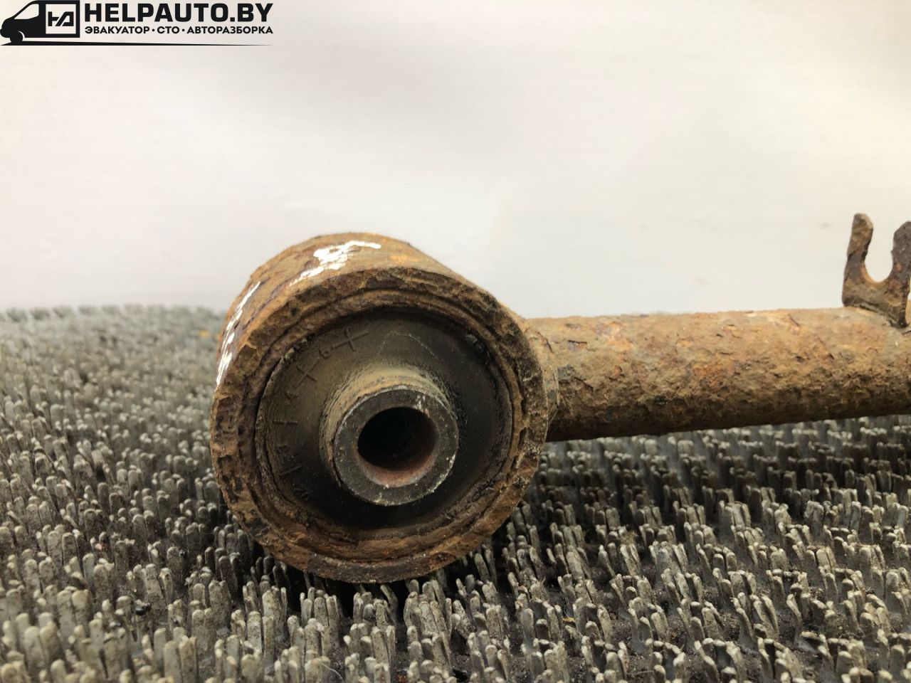 рычаг задний нижний Kia Sorento 1 поколение 2005, 2.4 л., G4JS, бензин, МКПП, красный, внедорожник 5 дв., полный подключаемый привод - фото №1