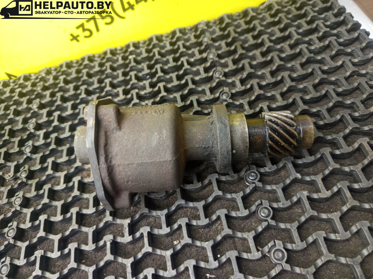 насос вакуумный Audi 80 B3 1988, 1.6 л., дизель, МКПП, седан, передний привод, 068145207 - фото №1