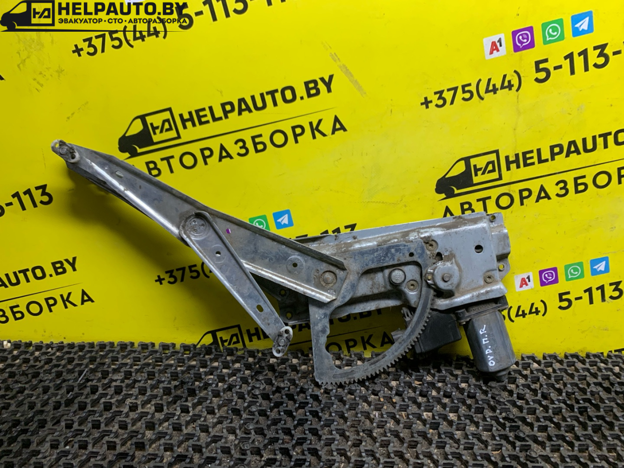 стеклоподъемник электрический передний правый Opel Vectra B 1996, 1.7 л., X 17 DT (TC4EE1), дизель, МКПП, серебро, хетчбэк 5 дв., передний привод - фото №1