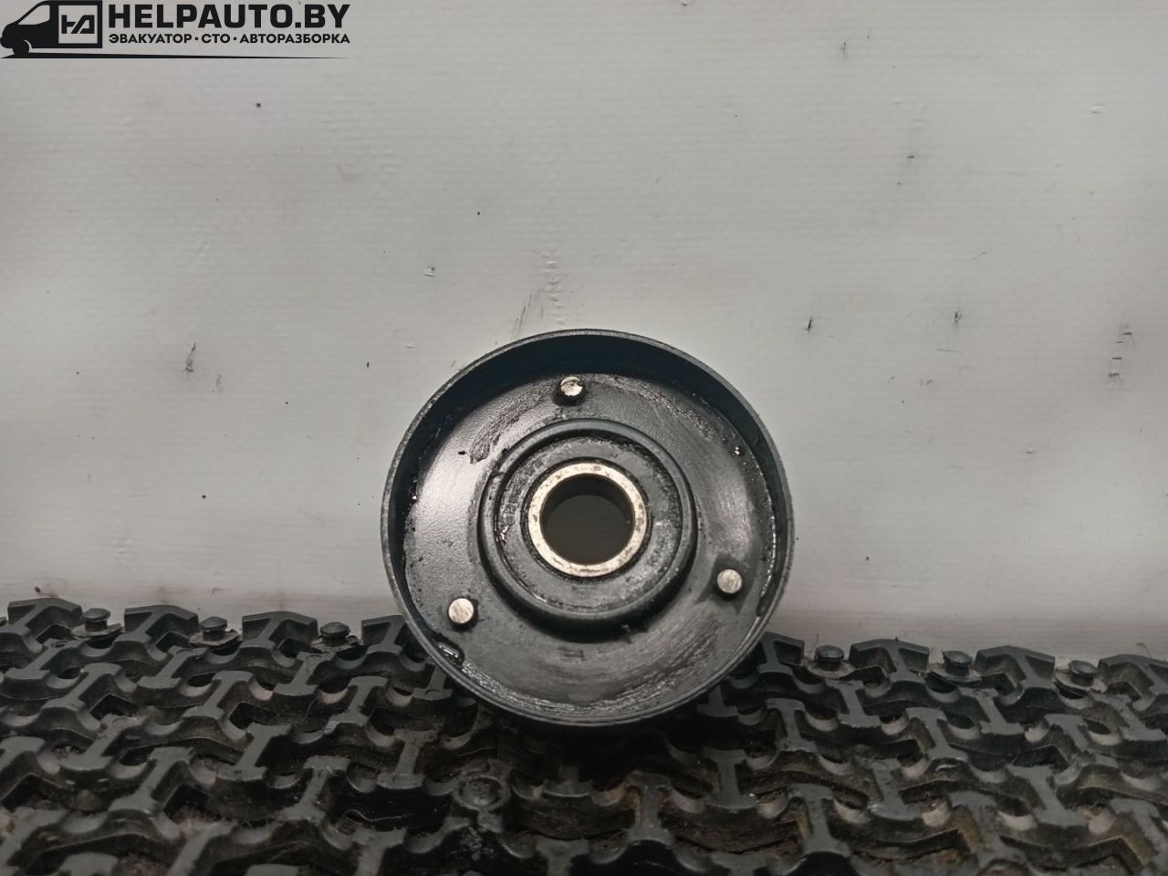ролик натяжителя Volvo S70 1 поколение 2000, 2.5 л., D 5252 T, дизель, МКПП, черный, седан, передний привод - фото №1