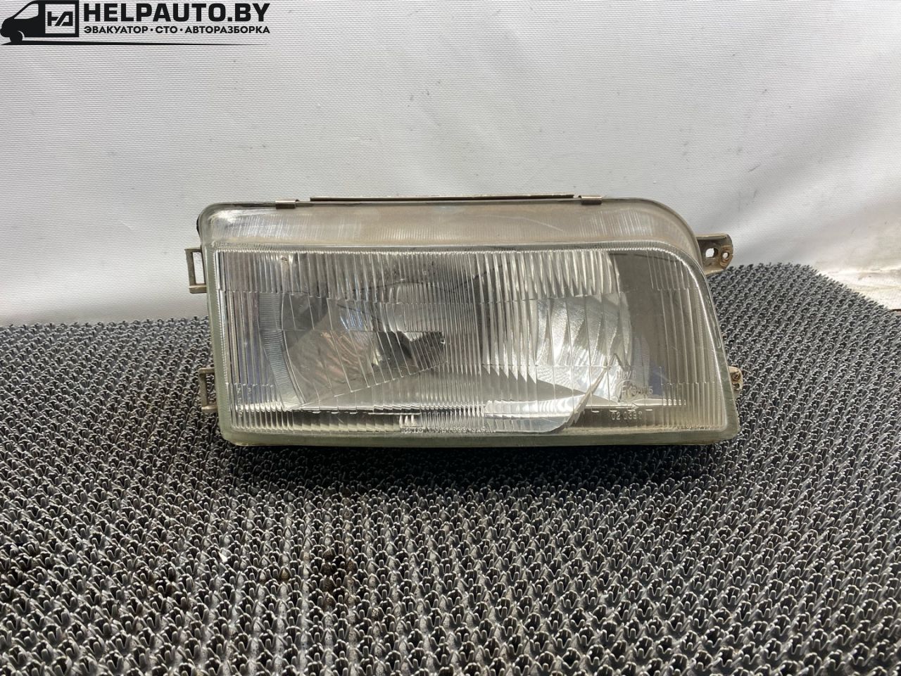 фара правая Mitsubishi Space Wagon 2 поколение (Typ N30/N40) 1994, 2.0 л., 4D68 T, дизель, МКПП, серый, минивэн - фото №1