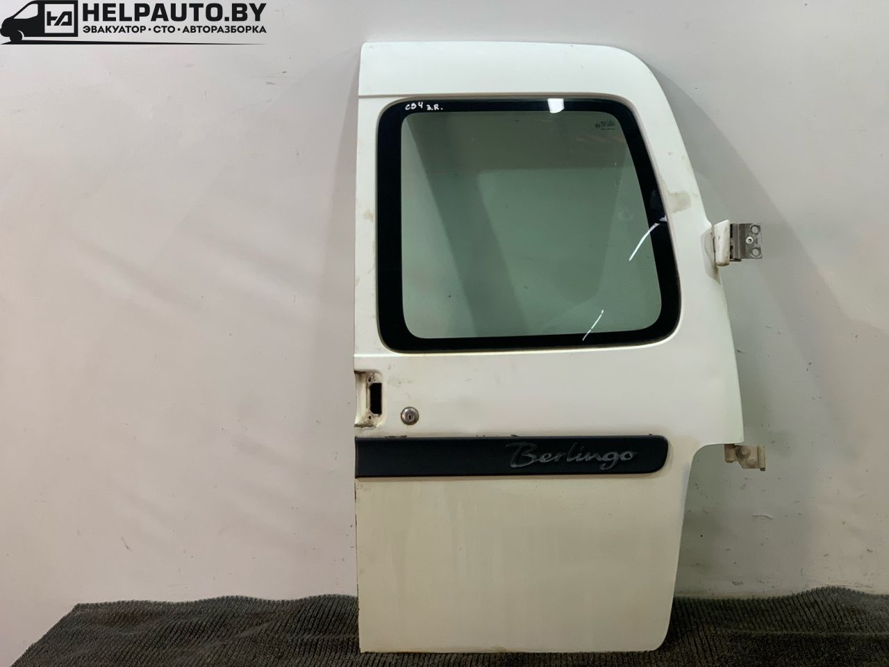 дверь задняя распашная правая Citroen Berlingo 1 поколение (M49) 1998, 1.9 л., DHX (XUD9TF/BTF), дизель, МКПП, белый, фургон, передний привод - фото №1